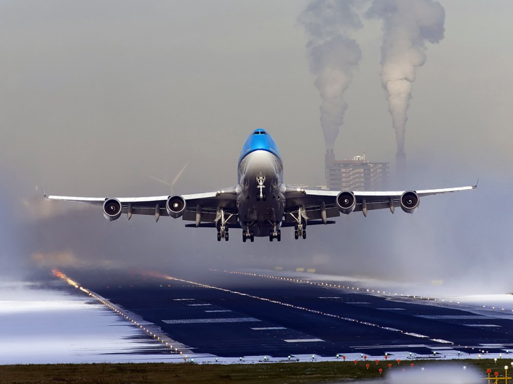 Aviation_The_plane_takes_off_087536_22.jpg