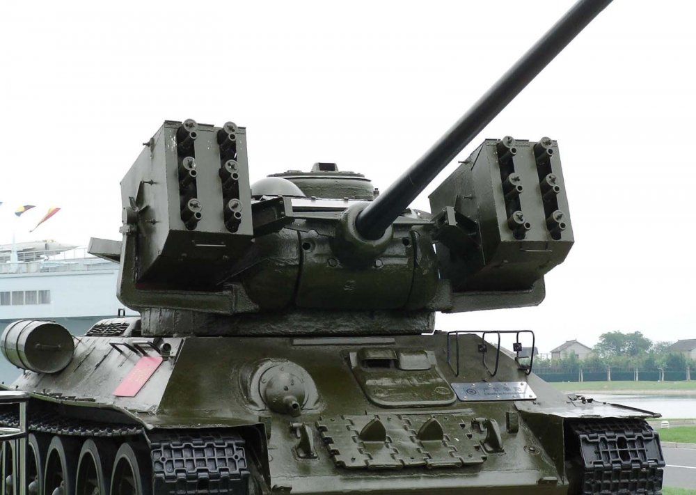 оружие-огнемётный-танк-бронетехника-т-34-85.jpeg